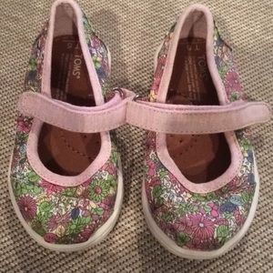 Toms Mary Janes